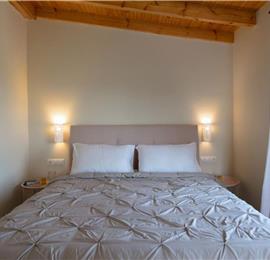 3 bedroom villa with pool and sea views in Barbati, Corfu, sleeps 8